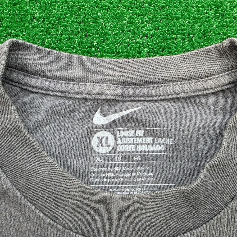 Nike Just Dot It Graphic Tshirt Mens XL Gray‎ Short Sleeve Loose Fit Swoosh Tee